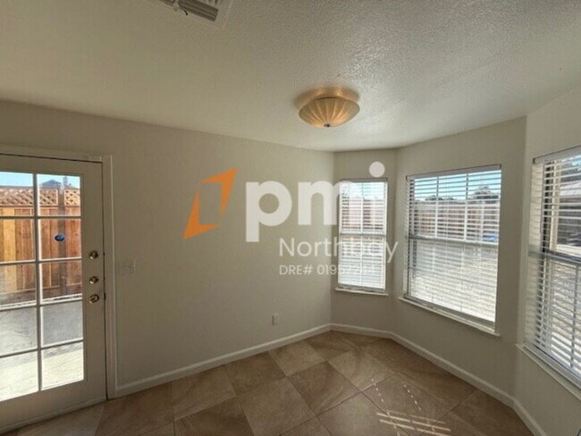 Building Photo - 893 Deerfield Pl