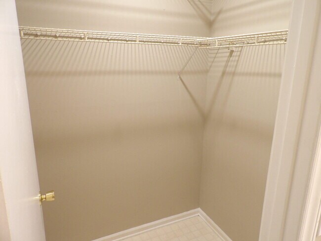 Building Photo - 176 Landings Dr