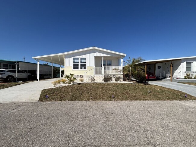 Building Photo - 965 E Orinoco Ave