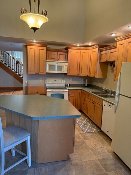 Building Photo - 419 E Grand Ave