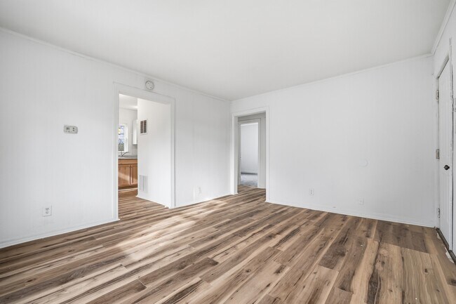 Building Photo - 1614 W 18th St