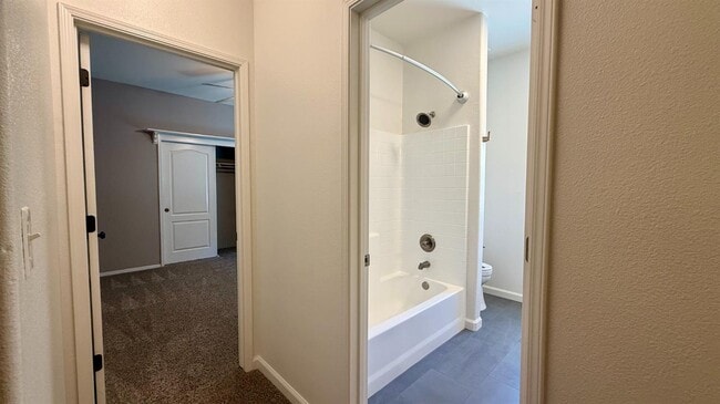 Building Photo - 1548 W Hampton Cir