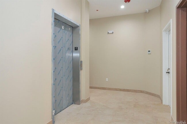 Building Photo - 10 Wall St