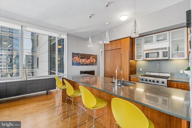 Building Photo - 1414 S Penn Square