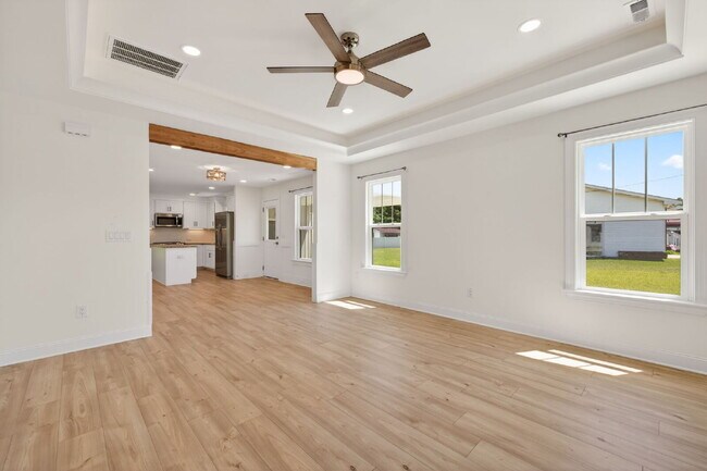 Building Photo - 221 E Moon Cir