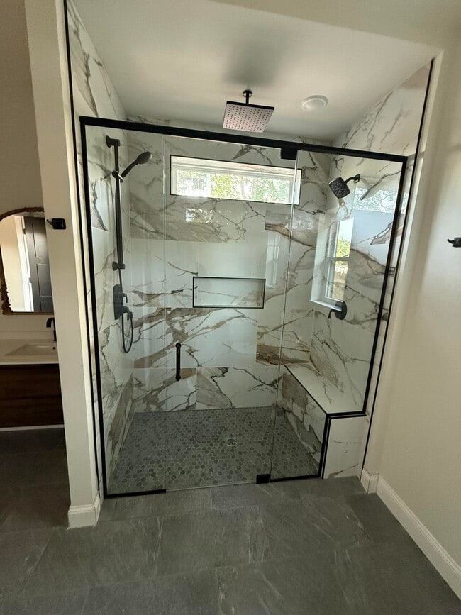 Building Photo - 1020 Crestland Ave