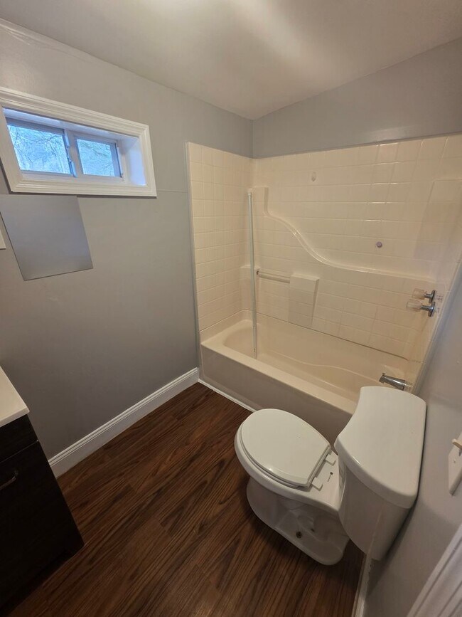 Building Photo - 2 Bed 1 Bath Apartment In Loch Sheldrake