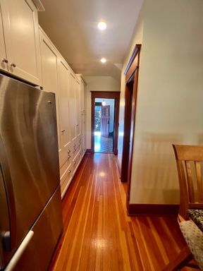 Building Photo - Beautiful 3 Bedroom Home in the Heart of Q...