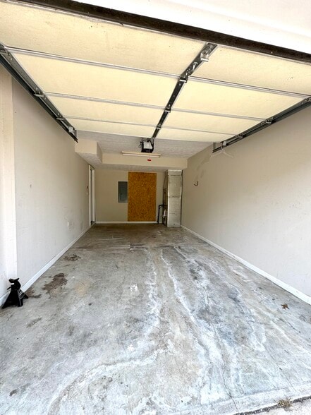Building Photo - 638 Hampton Way