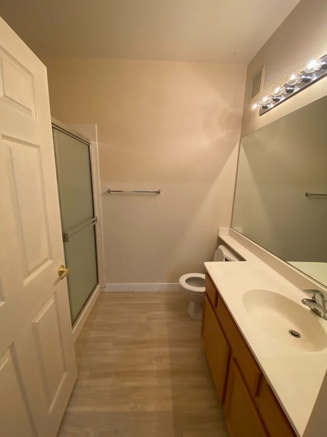 Building Photo - NW Near Majestic Park. 1ST FLOOR 2 BED, 2 BATH CONDO, GATED COMMUNITY