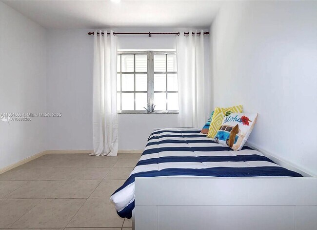 Building Photo - 1150 Madruga Ave