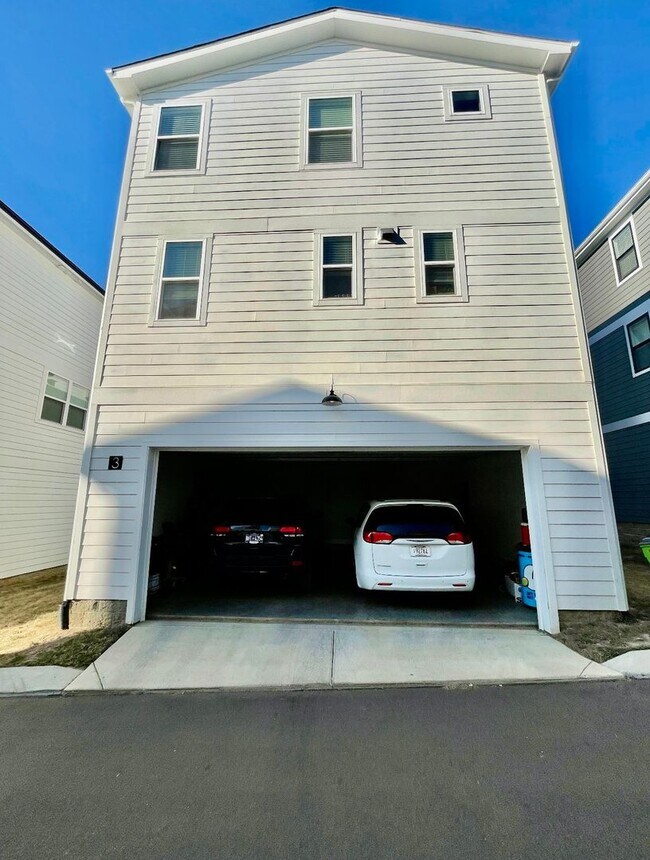 Building Photo - **HIGH-END EAST NASHVILLE HOME IN A 32-HOME BOUTIQUE COMMUNITY WITH GREEN SPACE**