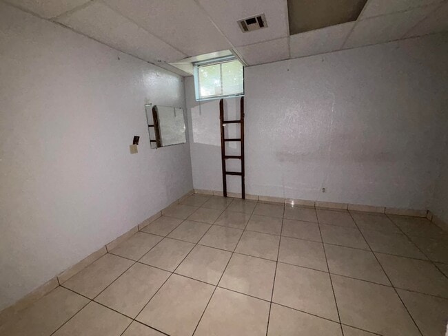 Building Photo - 1417 Matthew Dr