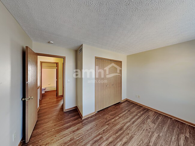 Building Photo - 5900 Winshire Dr