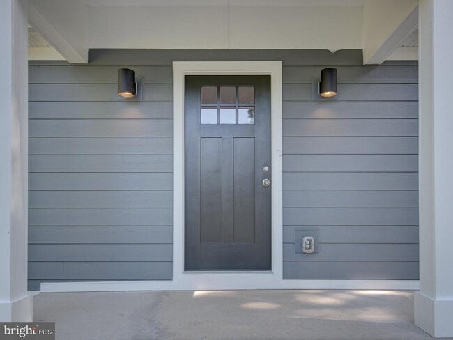 Building Photo - 14750 Jordan Ln