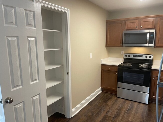 Building Photo - Renovated 3BR/2.5BA Townhome — Garage + Backyard — Great Schools — $1,700/mo