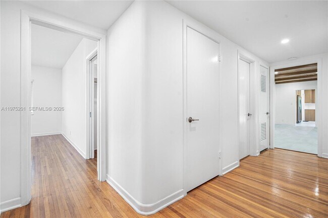 Building Photo - 1235 Algardi Ave