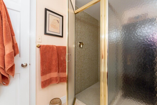 Building Photo - 2700 Virginia Ave NW