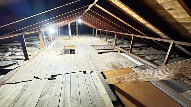 Building Photo - 1026 Mill St