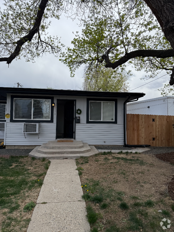 Building Photo - 310 Crescent Dr