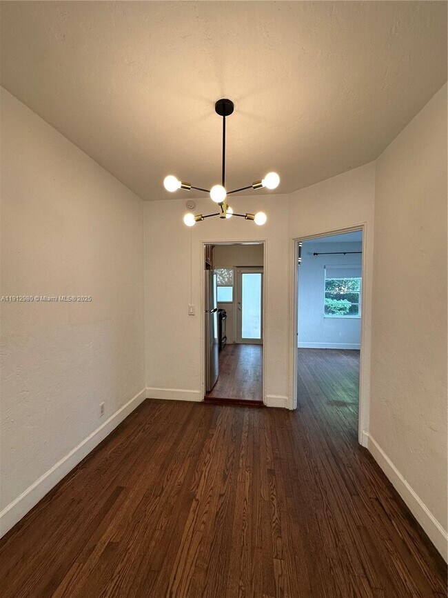 Building Photo - 969 Bay Dr