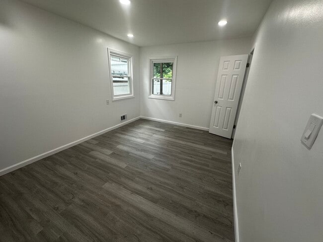 Building Photo - 179 Ada Dr