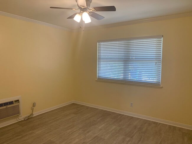 Building Photo - Gorgeous Two Story /Five Bedrooms in Burbank With Fantastic Views!!!