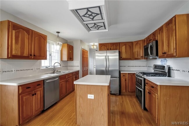 Building Photo - 6 St Charles Ct