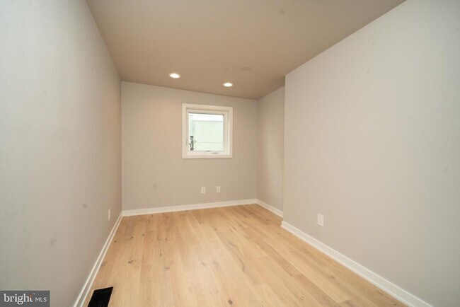 Building Photo - 1238 S Warnock St
