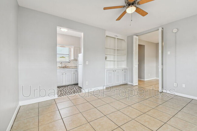 Building Photo - 321 24th Ave N