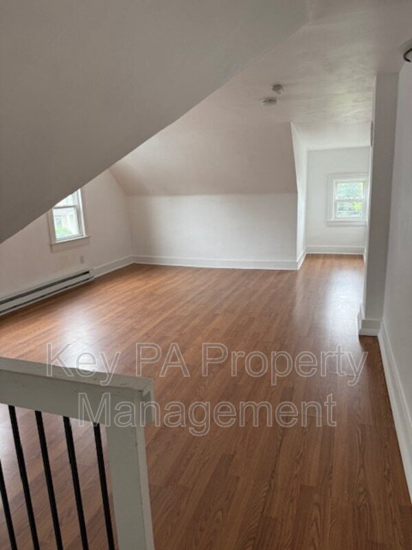 Building Photo - 471 Hodgson St