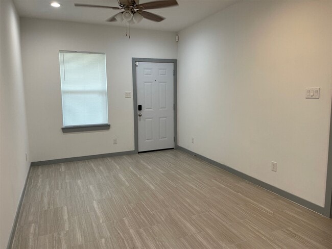 Building Photo - 5226 Ridgevan St