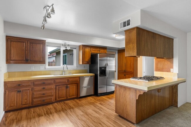 Building Photo - Beautifully Maintained Rental Home with an...