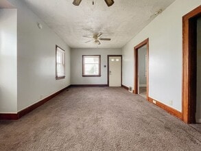 Building Photo - 1317 W Memorial Dr