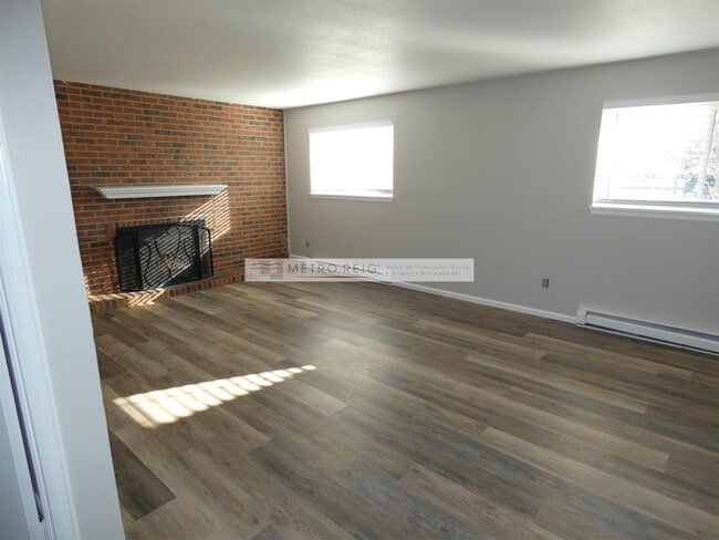 Building Photo - 890 Lilac St