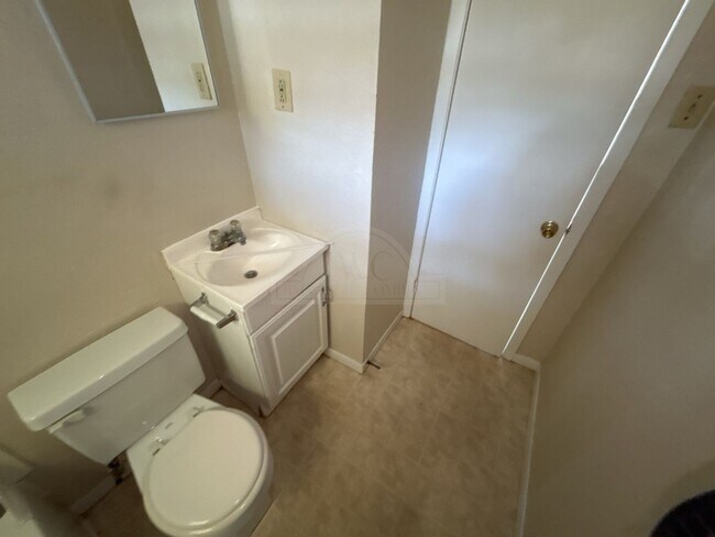 Building Photo - 1406 Bundrant Dr