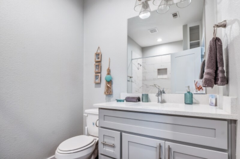 Building Photo - 144 W 5th St