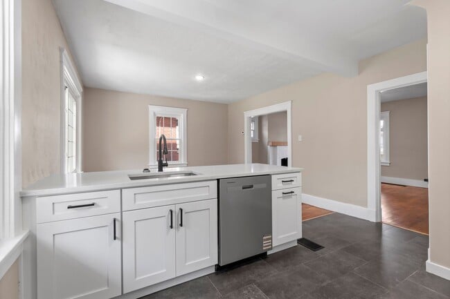 Building Photo - 349 Ridgewood Ave