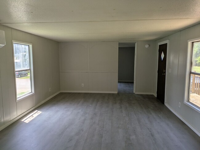 Building Photo - Springs Road Estates Unit#25
