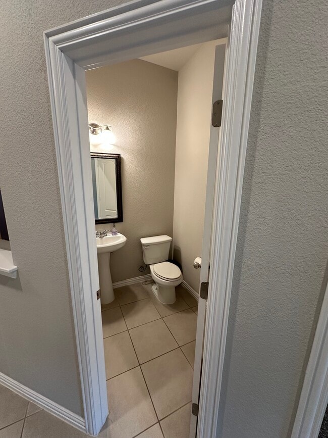 Building Photo - 909 Hartman Dr