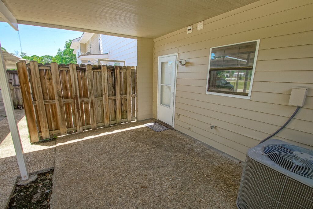 Building Photo - 16382 Hooper Rd