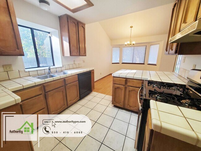 Building Photo - 3996 Morningsun Dr