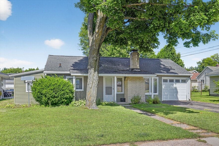 Primary Photo - 610 W Wausau Ave