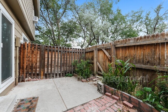 Building Photo - 2112 Boston Terrace