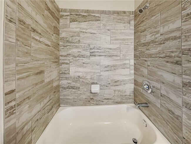 Building Photo - 2038 Rockledge Rd NE