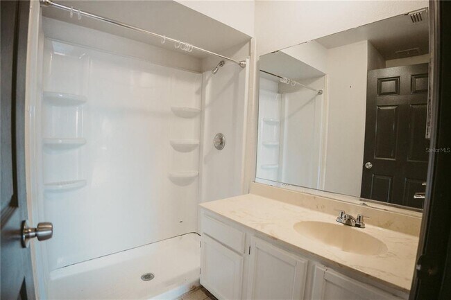 Building Photo - 4162 Versailles Dr