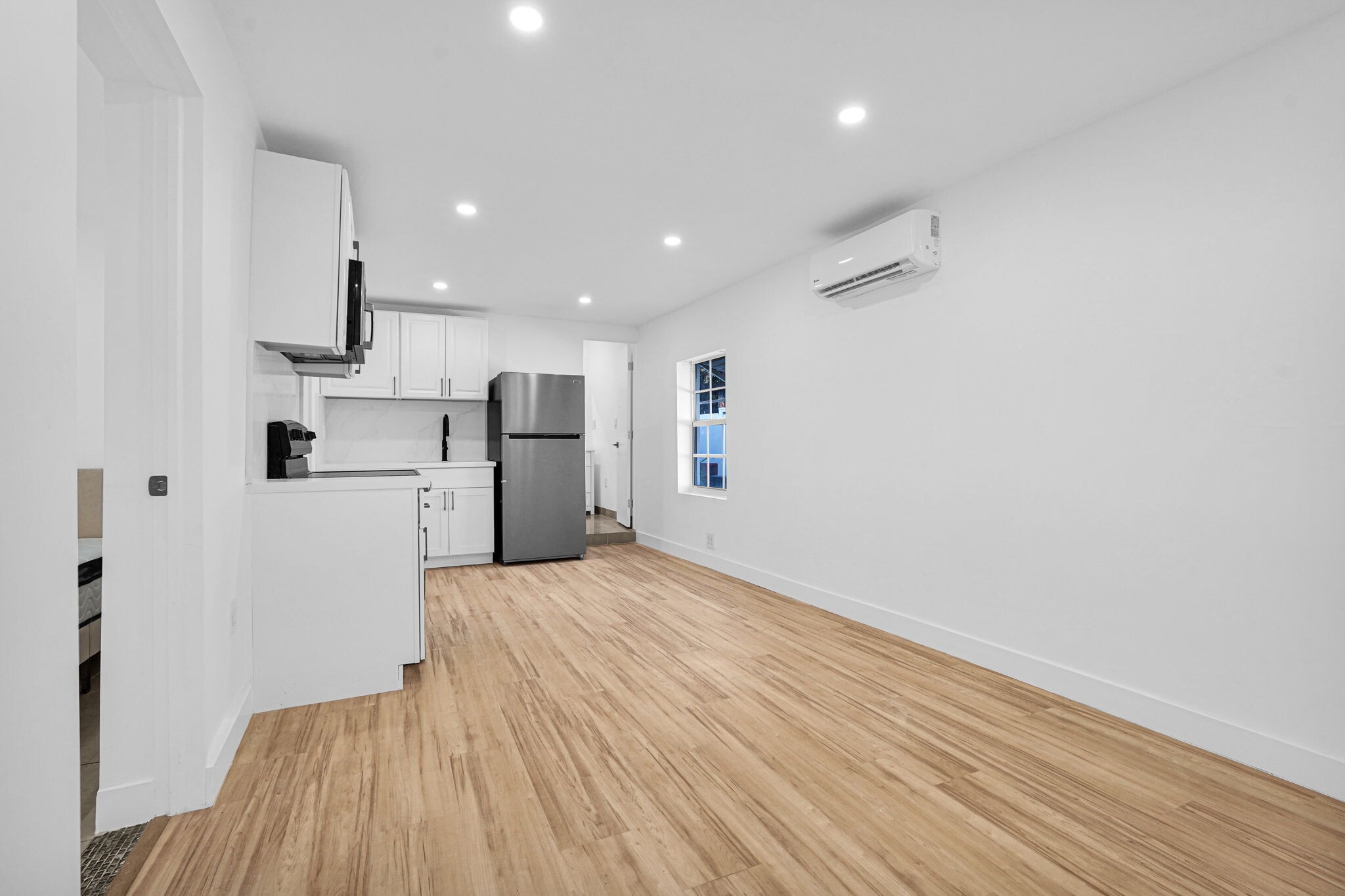 Building Photo - 2419 Coolidge St