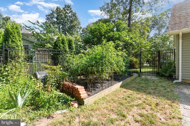 Building Photo - 519 Woodland Ct NW