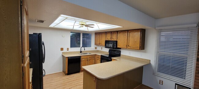Building Photo - 8002 W Corrine Dr