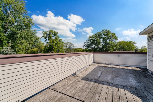 Building Photo - 1322 Wilmette Ave